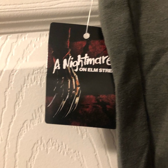 FREDDIE KRUEGER GRAPHIC DOG TEE SIZE LARGE GET IN TIME FOR HALLOWEEN!! - Picture 3 of 4